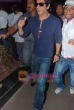 Shahrukh Khan snapped at Mumbai International airport on 16th Nov 2010 (9).JPG